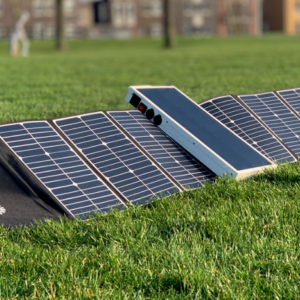 Mobisun Pro met aanvullende lichtgewicht draagbare uitgevouwen zonnepanelen