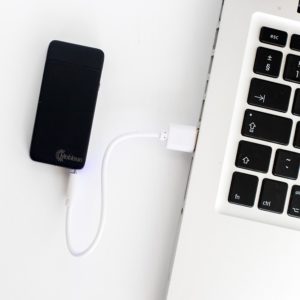 Solar Arc aansteker opladen via USB MacBook